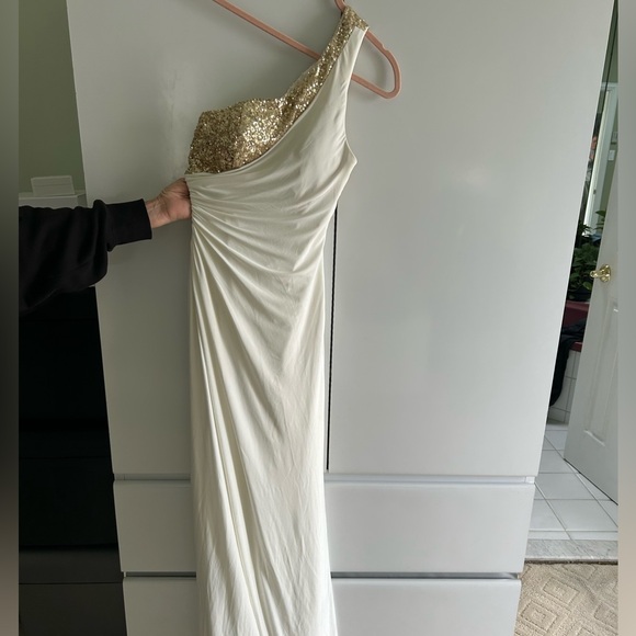 claudine Dresses & Skirts - Glamorous One-Shoulder Gold and Cream Dress